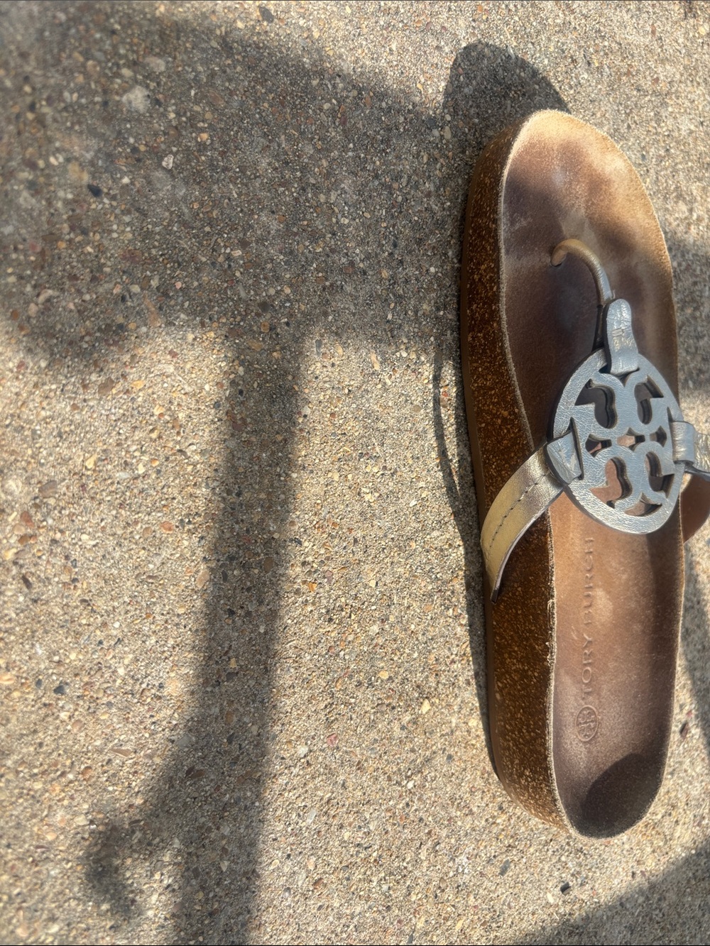 Tory Burch BrownLeather Thong Sandals with Metallic Logo Medallions size 8 - Picture 7 of 9
